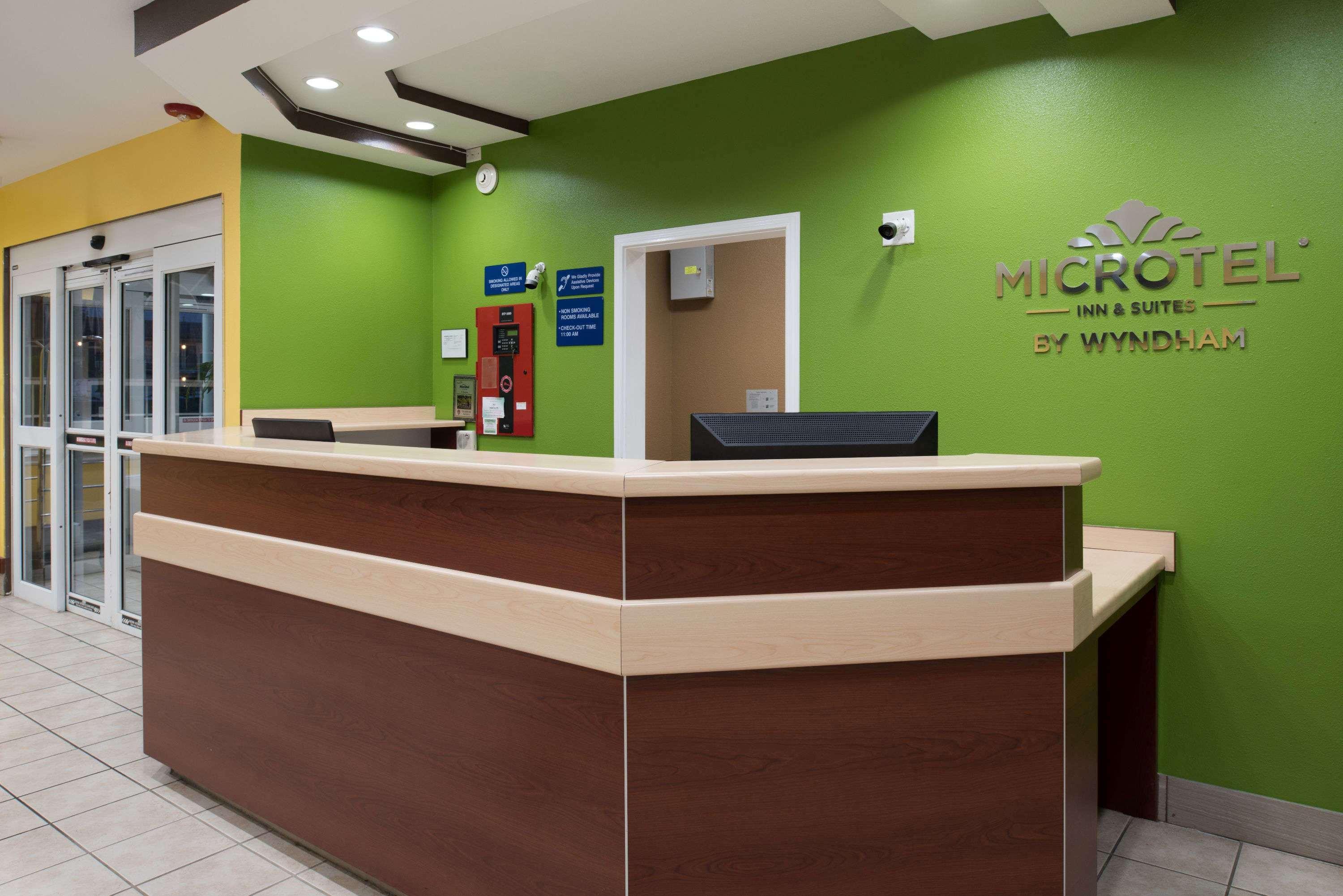 Microtel Inn By Wyndham Роджърс Екстериор снимка